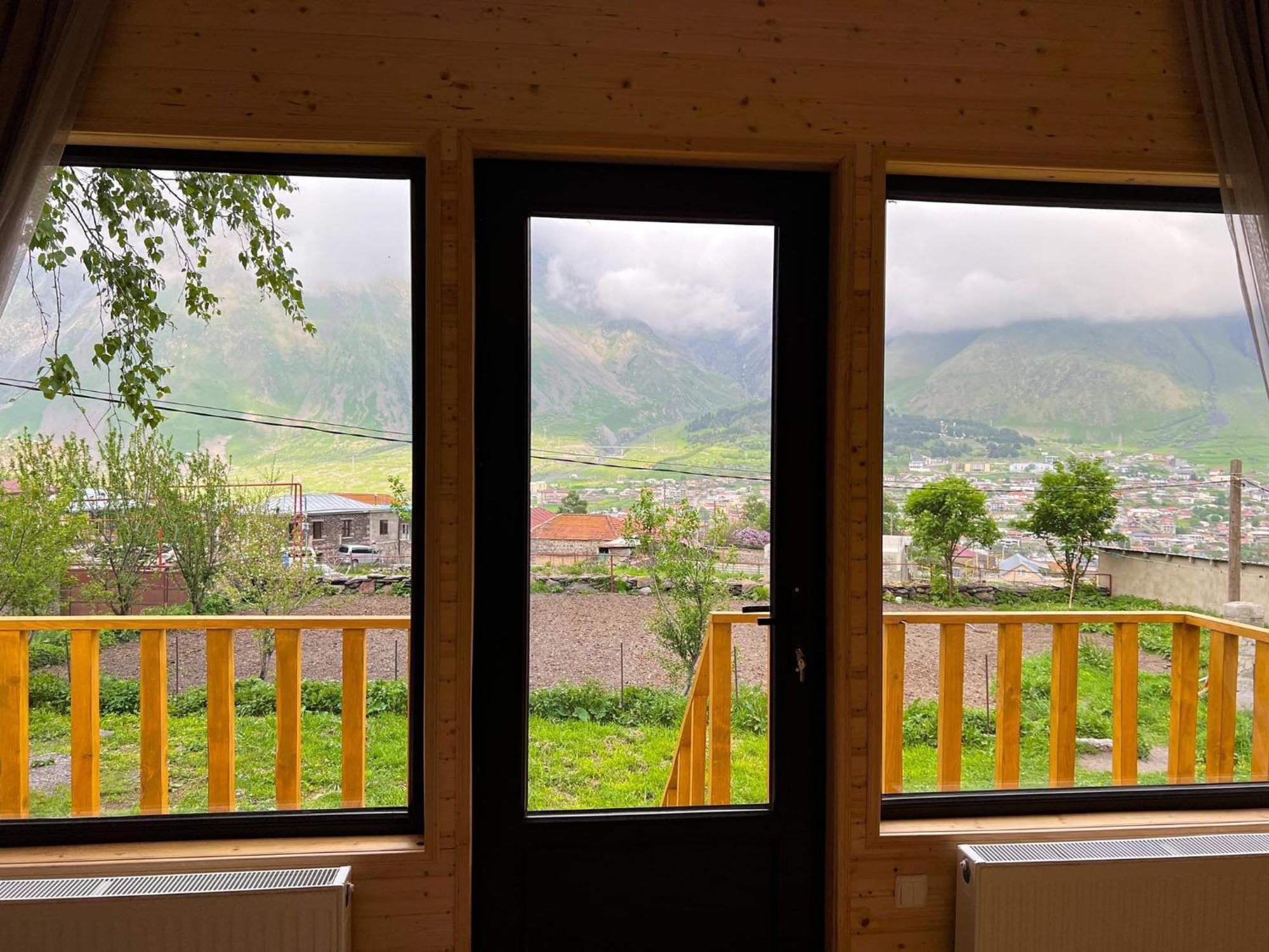 Pine Chalet Kazbegi Kamer foto